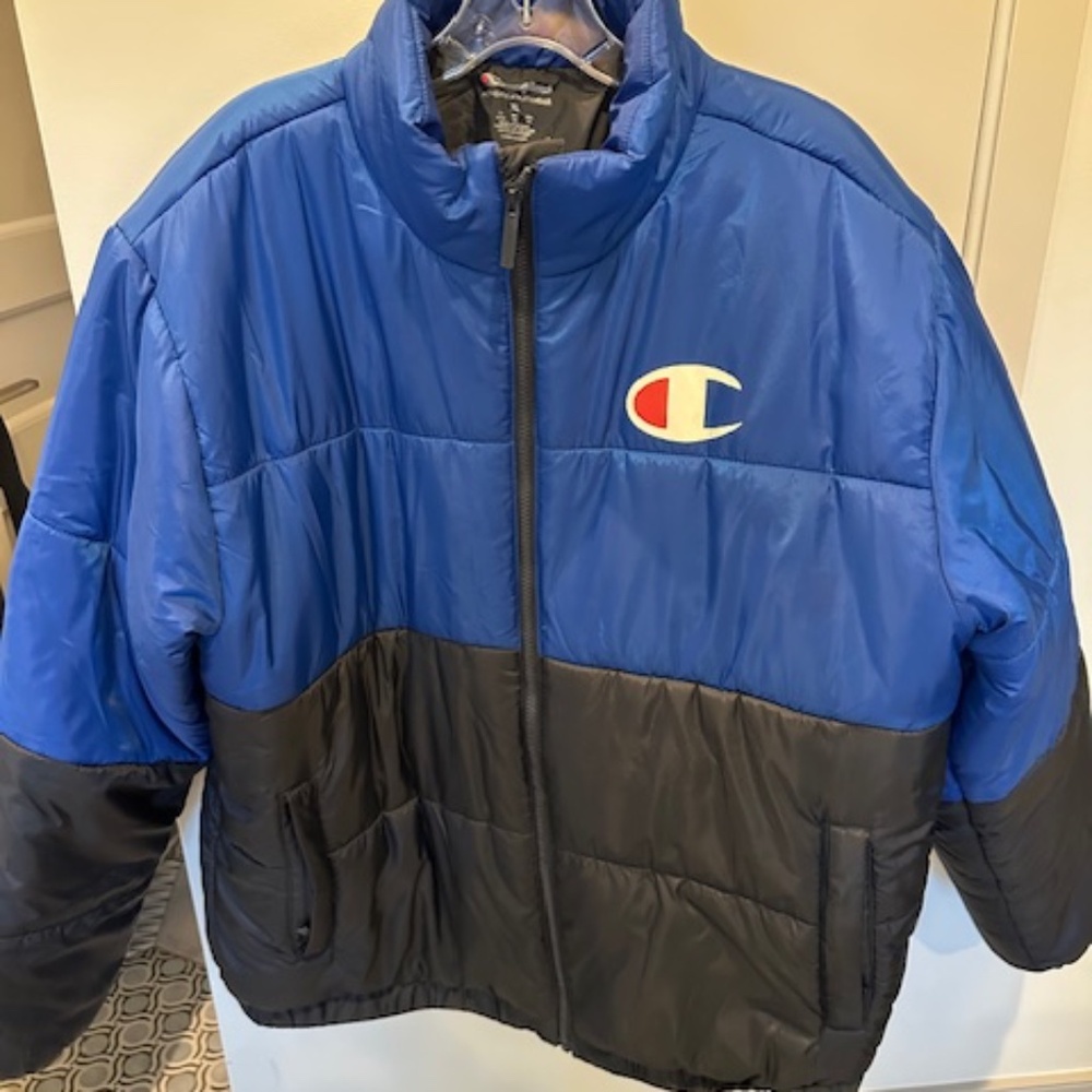 Champion men's puffer coat in XL.